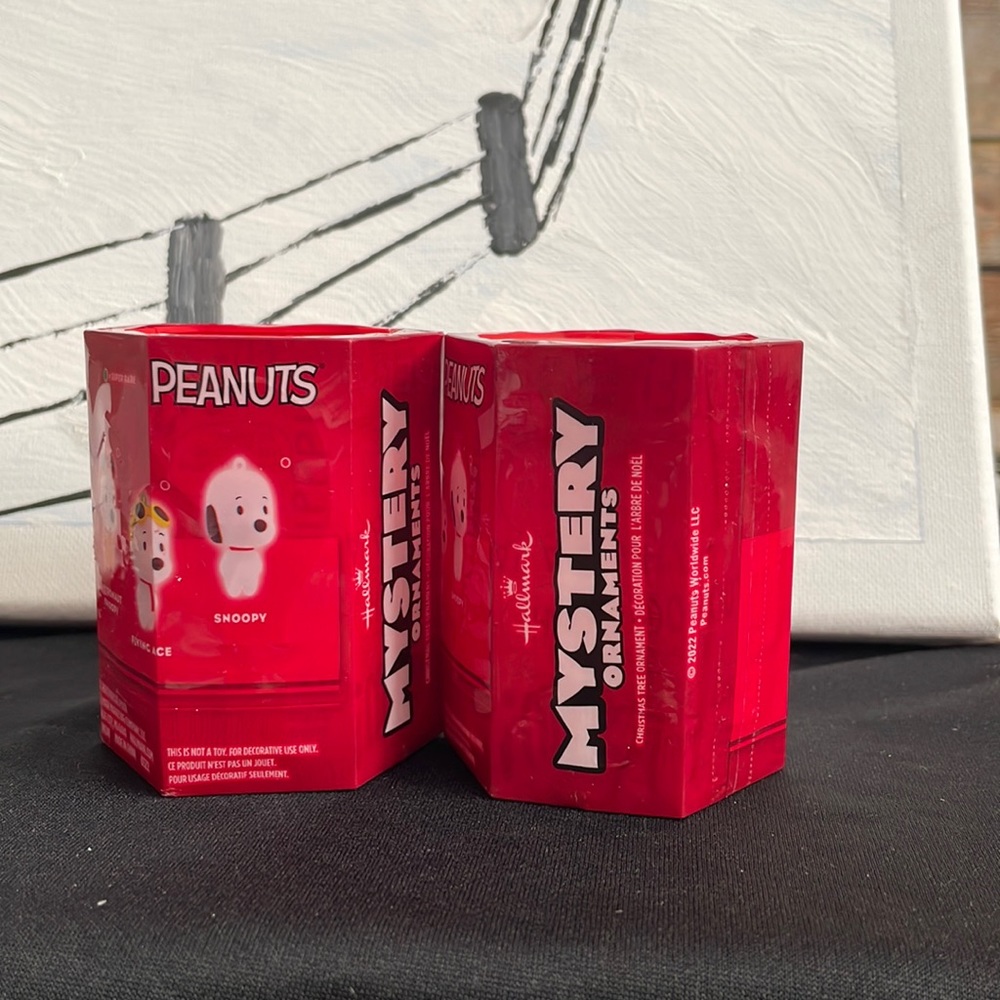 Hallmark’s Mystery PEANUTS Ornament Set
